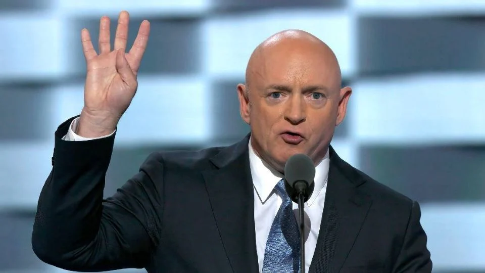 El Pentágono inicia investigación contra Mark Kelly por instar a militares a desobedecer órdenes