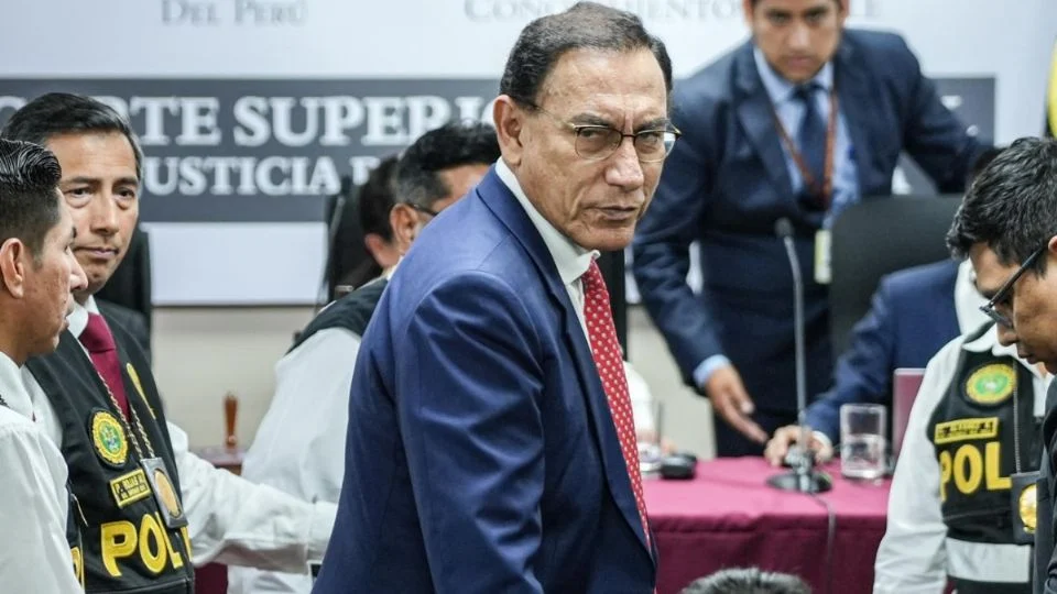 Martín Vizcarra condenado a 14 años de prisión por corrupción