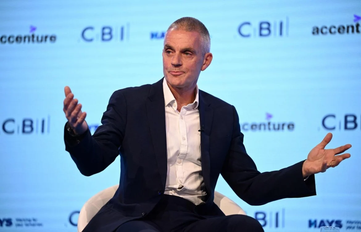 Renuncian directivos de la BBC tras polémica por edición de discurso de Trump