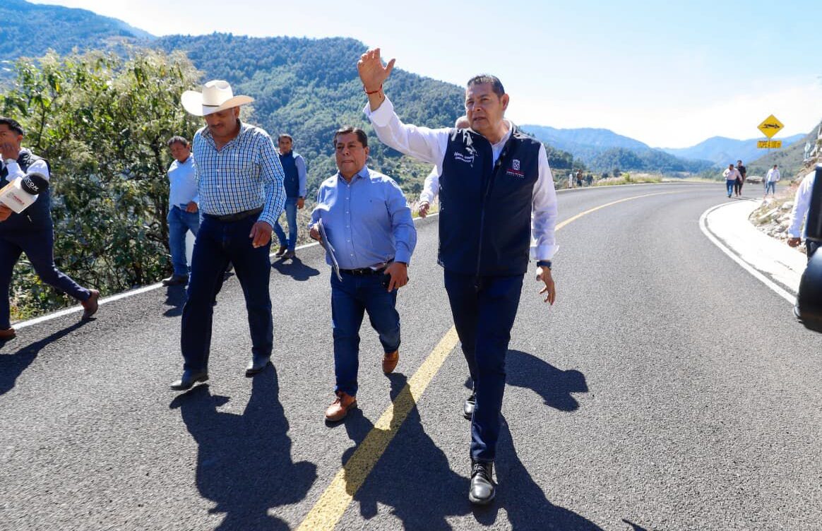 Avanza Carretera Interserrana, obra estratégica que conectará la Sierra Norte en Puebla