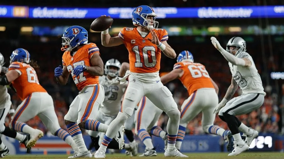 Los Denver Broncos sobreviven al error de los Las Vegas Raiders y se imponen 10-7