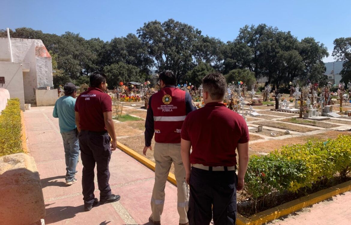 Gobierno de Puebla mantiene operativos en panteones durante esta temporada