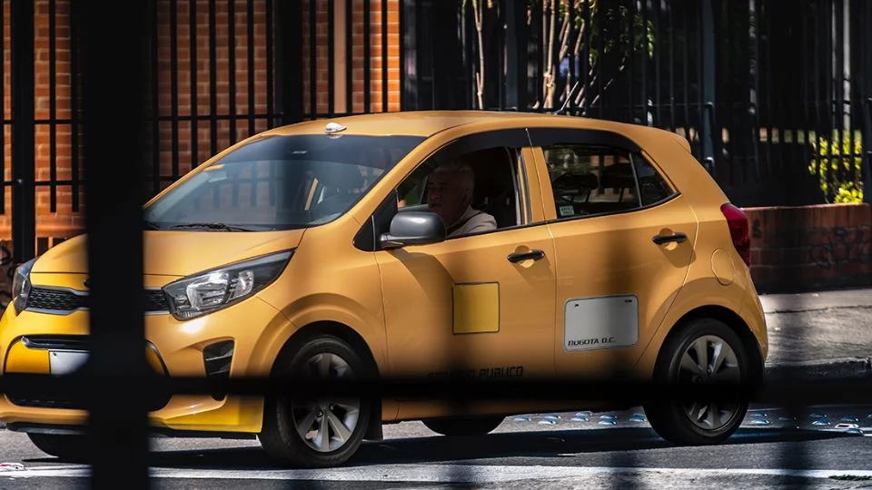 Taxista ebrio atropella a once personas en Bogotá; cuatro de las víctimas son menores