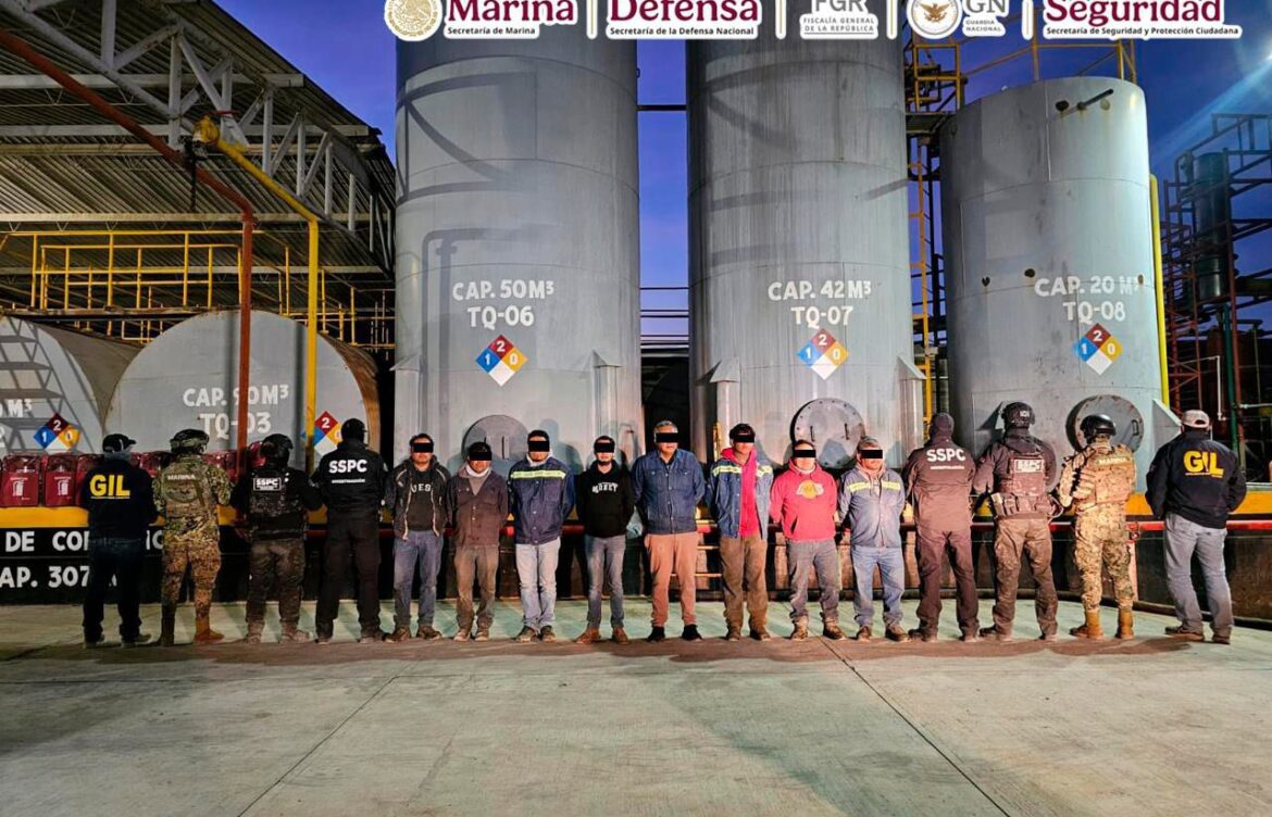 Fuerzas federales desarticulan refinería clandestina y red de huachicol en Veracruz