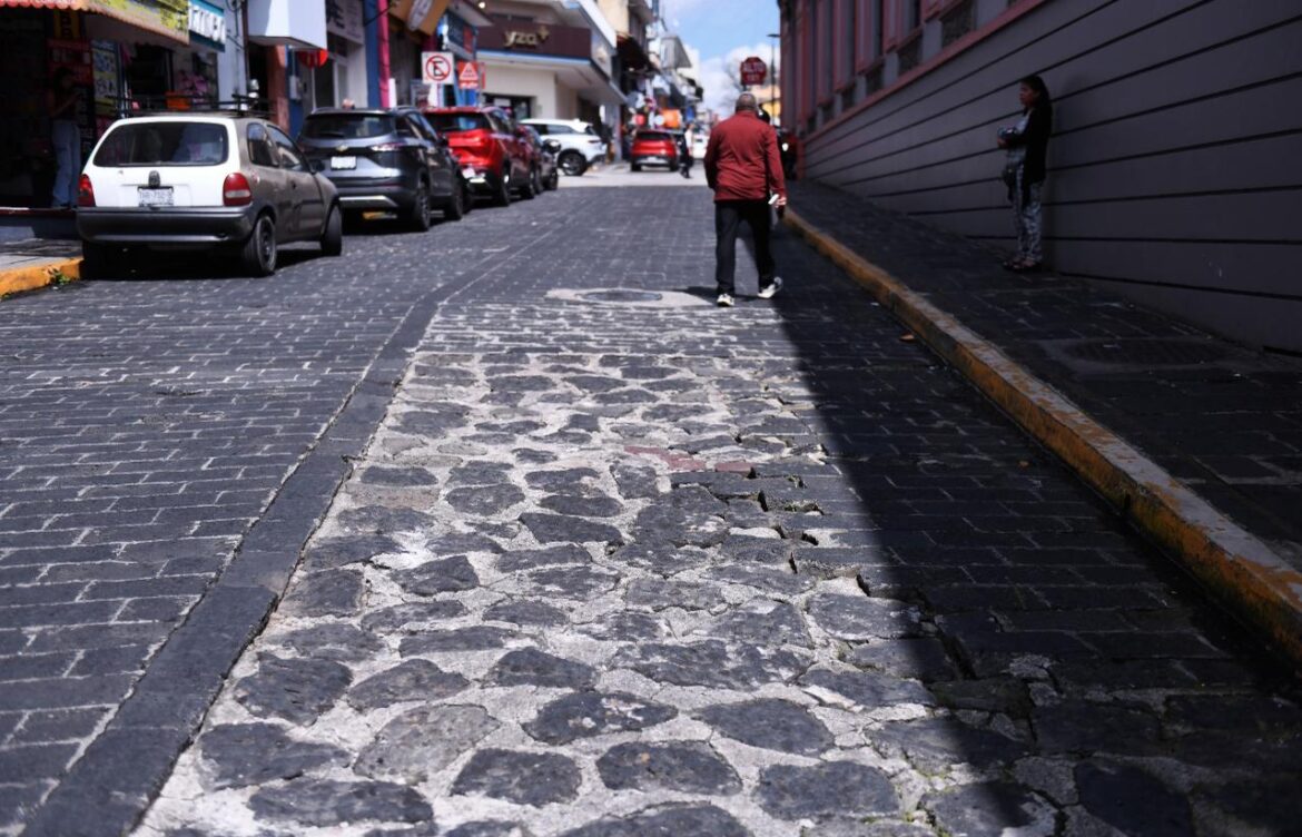 Rehabilitará Ayuntamiento de Xalapa calzada de piedra de la calle Revolución