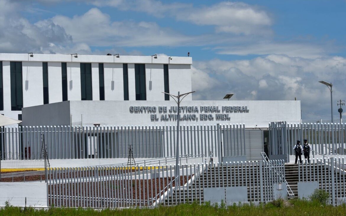 Ingresan a “El Limones” y a cinco integrantes de Los Cabrera al penal del Altiplano