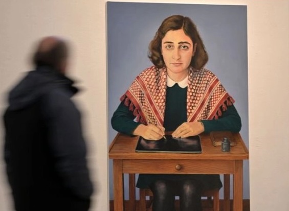 Polémica en Alemania por obra de Ana Frank envuelta en un pañuelo palestino