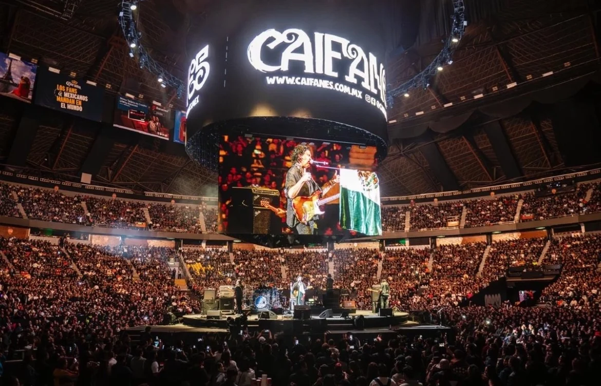 Caifanes ofrece una noche de algarabía y nostalgia en el Palacio de los Deportes