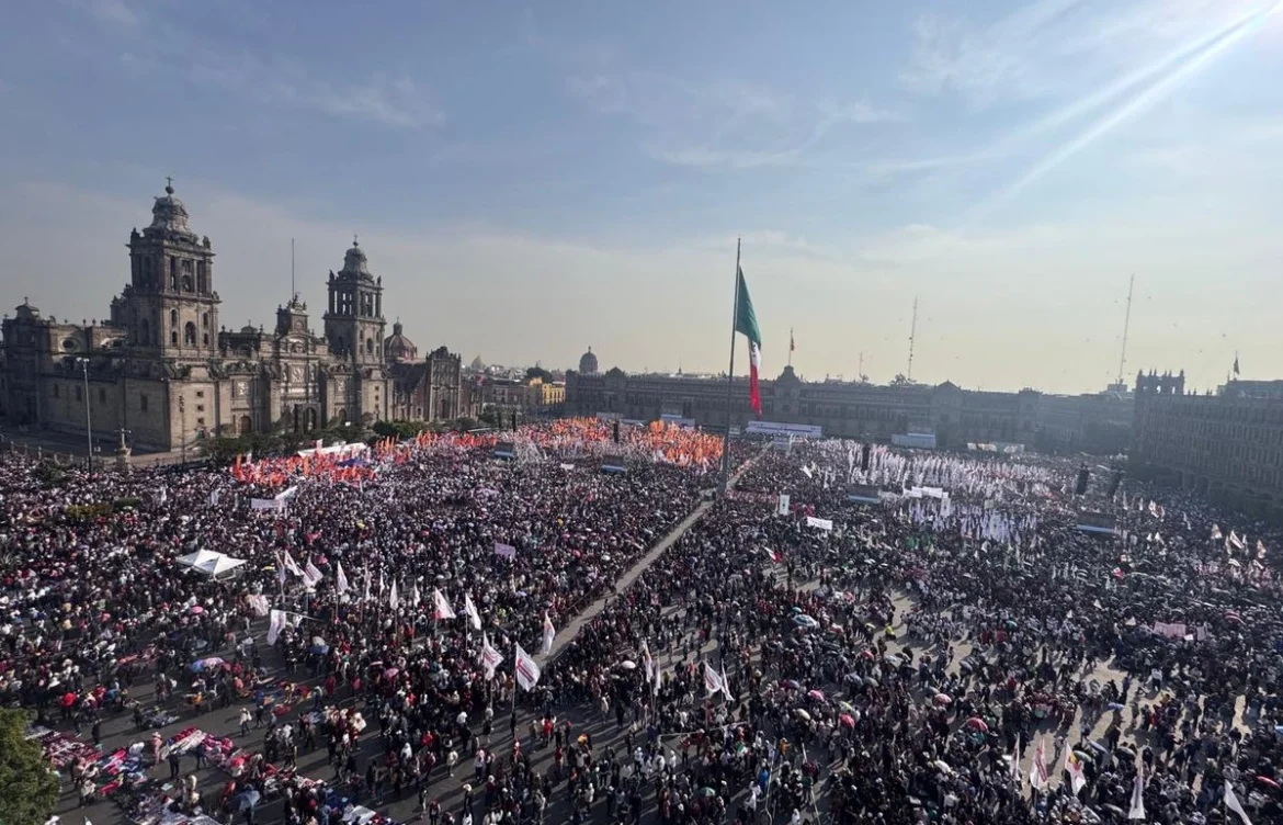 Zócalo lleno por el festejo de los 7 años de la 4T